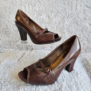 Clarks Artisan Women's Peep Toe Mary Jane Leather‎ Pump Slip On Heels  9M Brown